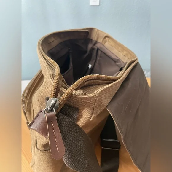 Canvas Messenger Bag for Men Women Travel Satchel Shoulder bag
15.6 Inch Laptop - Picture 2 of 10